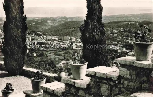 AK / Ansichtskarte Vence-la-Jolie GRAssE 06 Alpes-Maritimes Echappée-sur-la-Ville Panorama Zypressen Blumentoepfe Mittelmeer Huegel Terrasse