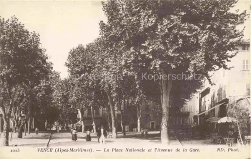 AK / Ansichtskarte Vence-la-Jolie GRAssE 06 Alpes-Maritimes Place-Nationale Avenue-de-la-Gare Platanen Promenade Passanten Café
