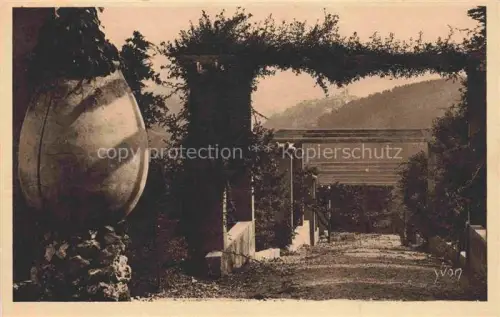 AK / Ansichtskarte Vence-la-Jolie GRAssE 06 Alpes-Maritimes Echappée-sur-Saint-Paul Pergola Kugel Garten Weg Huegel