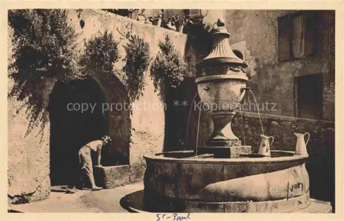 AK / Ansichtskarte Saint-Paul-de-Vence 06 Alpes-Maritimes Vieille-Fontaine Brunnen Brunnenplatz Mann Krug Bogen Altstadt