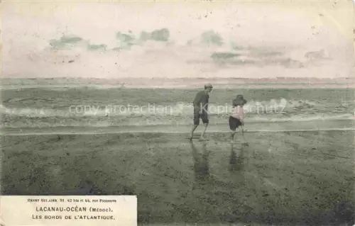 AK / Ansichtskarte Lacanau-Ocean 33 Gironde Bords-de-l Atlantique Strand Meer Wellen Kinder Spaziergang Bademode
