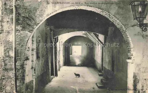 AK / Ansichtskarte Villefranche-sur-Mer NICE 06 Alpes-Maritimes Rue-sombre Quais Gewoelbegang Gasse Katze Laterne Torbogen Altstadt