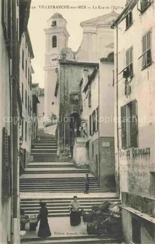 AK / Ansichtskarte Villefranche-sur-Mer NICE 06 Alpes-Maritimes Rue-de-l Eglise Kirchturm Treppe Gasse Passanten Droguerie-Coloniale Altstadt