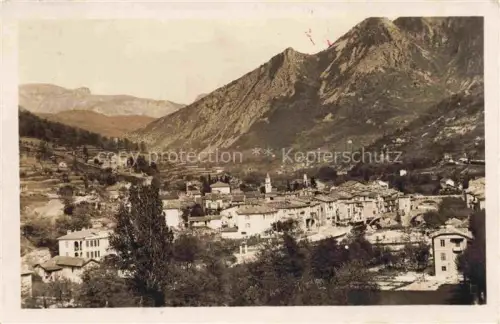 AK / Ansichtskarte Sospel Nice 06 Alpes-Maritimes Bergpanorama Ortschaft Kirchturm Daecher Baeume Tal Felsen Rue-Victor-Chabot
