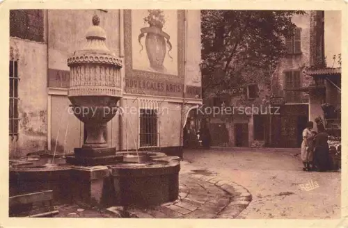 AK / Ansichtskarte Vence-la-Jolie GRAssE 06 Alpes-Maritimes Place-du-Payra Vieille-fontaine Brunnen Provenzalisches-Gebaude Strassenszene Passantinnen Geschaefte