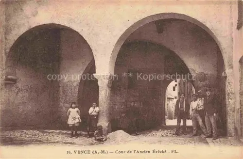 AK / Ansichtskarte Vence-la-Jolie GRAssE 06 Alpes-Maritimes Cour-de-l Ancien-Eveche Bischofspalast Arkaden Bogengaenge Kinder Pflastersteine