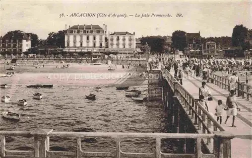 AK / Ansichtskarte ARCACHON 33 Gironde Jetee-Promenade Pier Strand Boote Badegaeste Strandpromenade Hotel