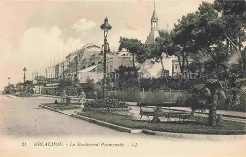 AK / Ansichtskarte ARCACHON 33 Gironde Boulevard-Promenade Casino Kirchturm Palmen Gartenanlage Laternenpfahl Parkbank