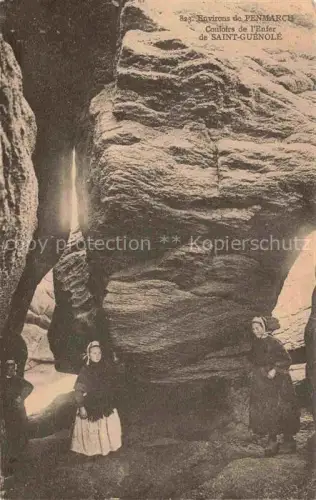 AK / Ansichtskarte Saint-Guenole Penmarch QUIMPER 29 Finistere Couloirs-de-l Enfer Felsen Hoehle Tracht Frauen Bretonisch