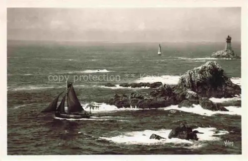AK / Ansichtskarte Pointe du Raz 29 QUIMPER Finistere Phare-de-la-Vieille Leuchtturm Meer Segelboot Felsen Wellen Kueste