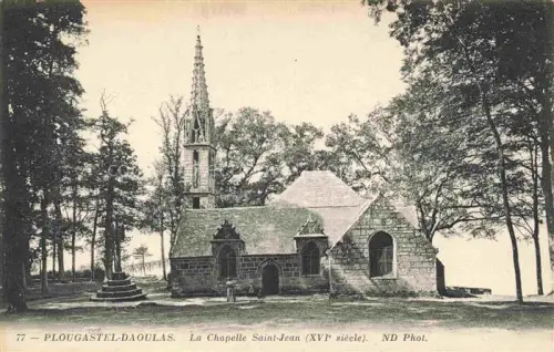 AK / Ansichtskarte Plougastel-Daoulas BREST 29 Finistere Chapelle-Saint-Jean Kapelle Kirchturm Calvaire Baeume Bretagne