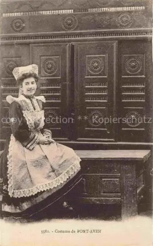 AK / Ansichtskarte Pont-Aven Quimper 29 Finistere Tracht Bretonische-Tracht Coiffe Frau Moebelschrank Bretagne