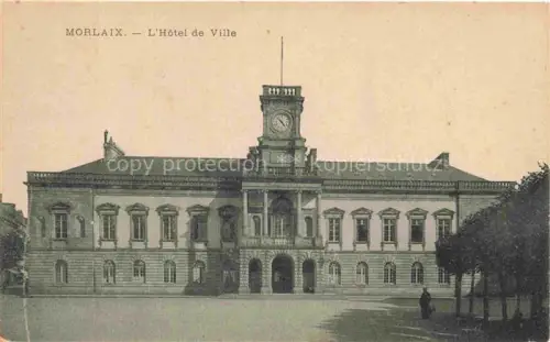 AK / Ansichtskarte MORLAIX 29 Finistere Hôtel-de-Ville Rathaus Uhrturm Platz Baeume Neoklassizismus