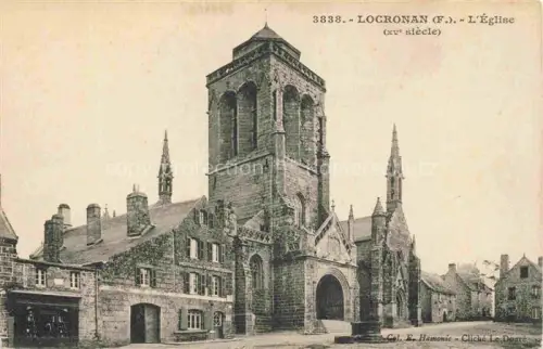 AK / Ansichtskarte Locronan Chateaulin 29 Finistere Eglise Kirchturm Gotik XV-Jahrhundert Hotel-du-Tourisme Platz Granitbau
