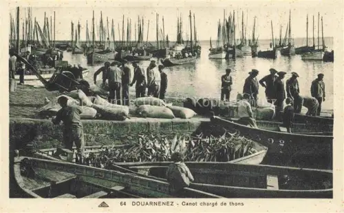 AK / Ansichtskarte Douarnenez QUIMPER 29 Finistere Hafen Fischerboote Thunfisch Canot Fischer Segelboote Saecke