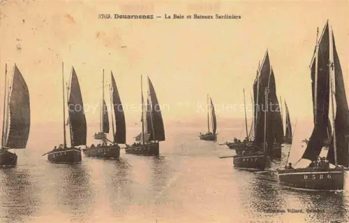 AK / Ansichtskarte Douarnenez QUIMPER 29 Finistere Baie Bateaux-Sardiniers Segelboote Meer Fischerflotte