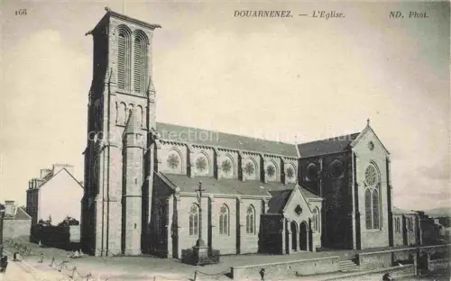 AK / Ansichtskarte Douarnenez QUIMPER 29 Finistere Eglise Kirchturm Kirchenschiff Rosettenfenster Platz