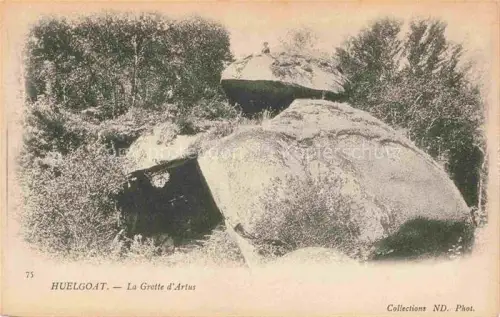 AK / Ansichtskarte Huelgoat Chateaulin 29 Finistere Grotte-d Artus Felsen Dolmen Buesche Baeume Naturformation