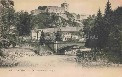 AK / Ansichtskarte LOURDES 65 Hautes-Pyrenees Château-Fort Burg Bruecke Fluss Baeume Huegel Festung