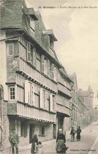 AK / Ansichtskarte QUIMPER 29 Finistere Rue-Royale Fachwerkhaeuser Altstadt Passanten Bretonische-Tracht Strasse Kinder