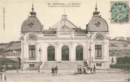 AK / Ansichtskarte QUIMPER 29 Finistere Theatre Theaterbau Kuppeln Neoklassizismus Laffont-architecte Fussgaenger Fassade