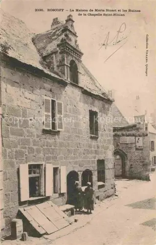 AK / Ansichtskarte ROSCOFF 29 Finistere Maison-de-Marie-Stuart Chapelle-Saint-Ninien Ruinen Bretonische-Tracht Gasse Tor