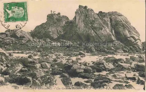 AK / Ansichtskarte ROSCOFF 29 Finistere Les-Grands-Rochers Felsen Kueste Ebbe Algen Spaziergaenger