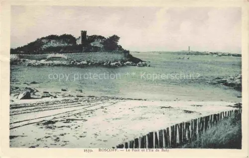 AK / Ansichtskarte ROSCOFF 29 Finistere Le-Fort Île-de-Batz Kueste Leuchtturm Meer Strand Pfahlzaun