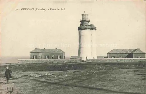 AK / Ansichtskarte Ile d Ouessant Ile de 29 Finistere Phare-du-Stiff Leuchtturm Waertergebaeude Kuestenlandschaft Mann Canet-Plage Perpignan