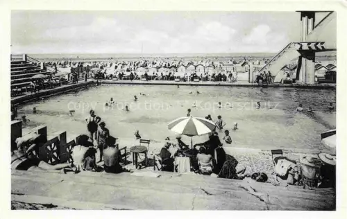 AK / Ansichtskarte LE TOUQUET-PARIS-PLAGE Le Montreuil 62 Pas-de-Calais La-Piscine Schwimmbad Strand Meer Sonnenschirm Badegaeste Sprungturm Liegestuehle
