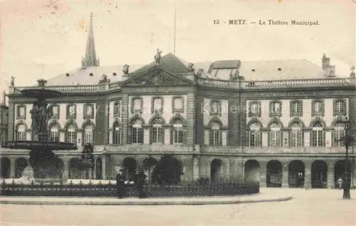 AK / Ansichtskarte METZ  57 Moselle Théâtre-Municipal Brunnen Fassade Kirchturm Passanten Platz