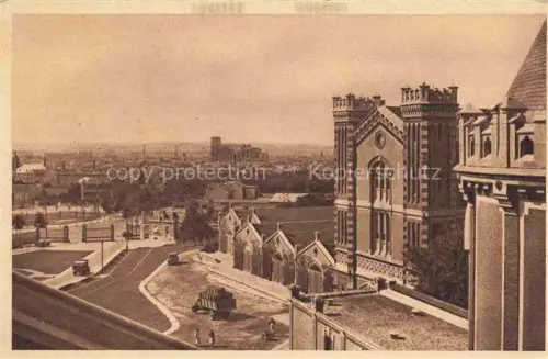 AK / Ansichtskarte REIMS 51 Marne Cathédrale-de-Reims Caves-Pommery Champagne Stadtblick Kirche Autos