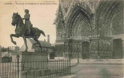 AK / Ansichtskarte REIMS 51 Marne Cathédrale Portail-de-la-Cathédrale Statue-Jeanne-d Arc Reiterstatue Gotik Kirchenportal