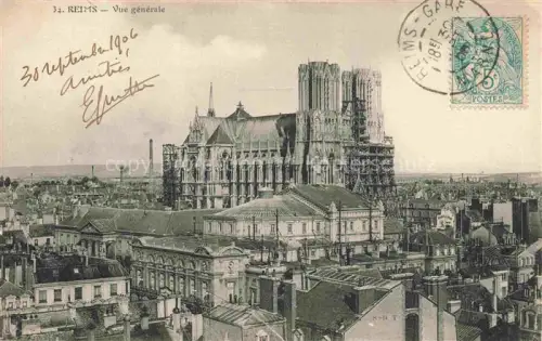 AK / Ansichtskarte REIMS 51 Marne Cathédrale Stadtpanorama Daecher Geruest Bauarbeiten Altstadt