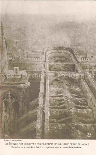 AK / Ansichtskarte REIMS 51 Marne Cathédrale Grande-Nef Brandzerstoerung Luftaufnahme Kriegsschaden Fliegeraufnahme