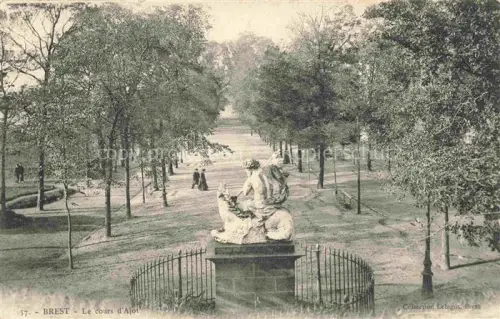 AK / Ansichtskarte BREST 29 Finistere Cours-d Ajot Park Allee Statue Spaziergaenger Baeume