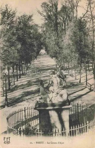 AK / Ansichtskarte BREST 29 Finistere Cours-d Ajot Statue Baumreihe Allee Park Promenade Marine
