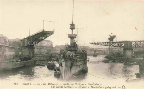 AK / Ansichtskarte BREST 29 Finistere Port-Militaire Croiseur-Montcalm Hafen Hubbruecke Kriegsschiff Marine Dock Lévy