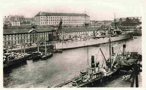 AK / Ansichtskarte BREST 29 Finistere Croiseur-Primauguet Port-de-Guerre Hafen Kriegsschiff Marine Kran Dampfer Artaud