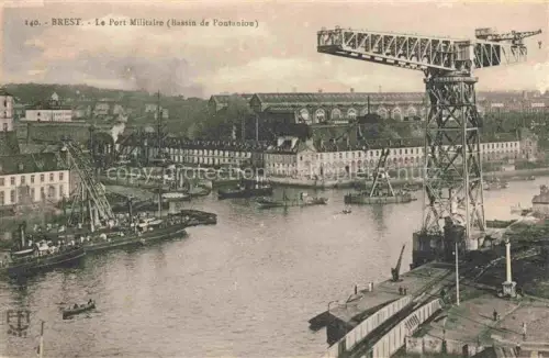 AK / Ansichtskarte BREST 29 Finistere Port-Militaire Bassin-de-Pontaniou Hafen Kran Dock Schiffe Industrie Panorama
