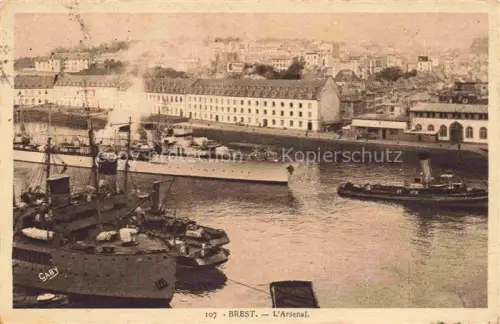 AK / Ansichtskarte BREST 29 Finistere Arsenal Hafen Kriegsschiffe Schleppboot Kaserne Stadtpanorama GABY Artaud