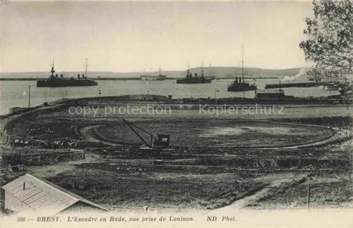 AK / Ansichtskarte BREST 29 Finistere Escadre-en-Rade Laninon Kriegsschiffe Hafen Meeresbucht Kran
