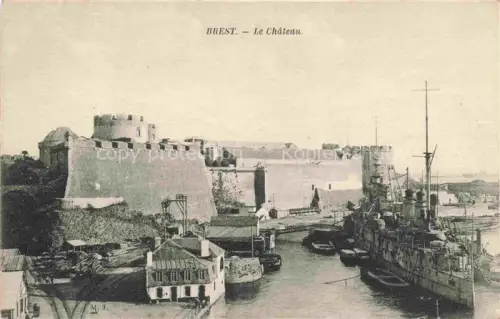 AK / Ansichtskarte BREST 29 Finistere Château Festung Kriegsschiff Hafen Mauern Stadtmauer