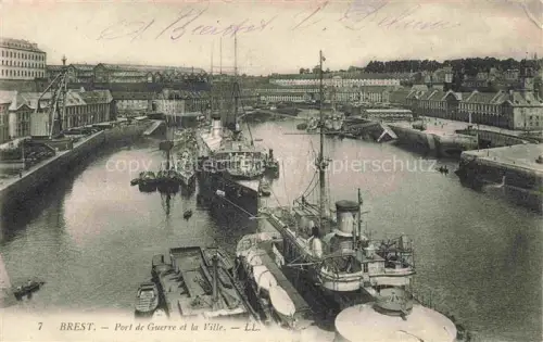 AK / Ansichtskarte BREST 29 Finistere Port-de-Guerre Kriegshafen Kriegsschiffe Panzerschiff Kran Docks
