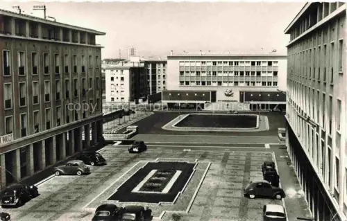 AK / Ansichtskarte BREST 29 Finistere Jardins-Trésorerie-Générale modernistische-Architektur Platz Autos Rasen Nachkriegsarchitektur