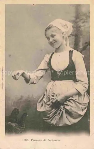 AK / Ansichtskarte Pont-Aven Quimper 29 Finistere Fermière Bretonische-Tracht Frau Haube Schuerze Huhn
