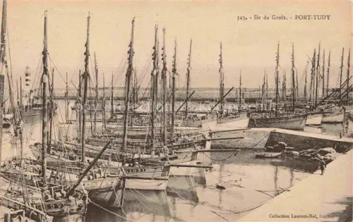 AK / Ansichtskarte Groix 56 Morbihan Port-Tudy Hafen Segelboote Fischerboote Leuchtturm Masten