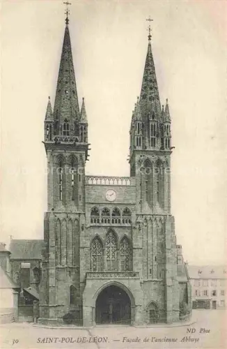 AK / Ansichtskarte Saint-Pol-de-Leon MORLAIX 29 Finistere Façade-de-l ancienne-Abbaye Kathedrale Doppelturm Gotisch Kirchenplatz