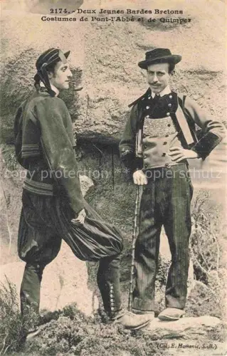 AK / Ansichtskarte Pont-l Abbe QUIMPER 29 Finistere Deux-Jeunes-Bardes-Bretons Bretonische-Tracht Maenner Bardentracht Kostueme-de-Pont-l Abbé-et-de-Quimper