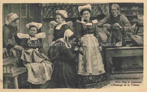 AK / Ansichtskarte QUIMPER 29 Finistere Chez-le-Quéméner Essayage-de-la-Toilette Bretonische-Tracht Frauen Schneiderei Hauben Kostueme